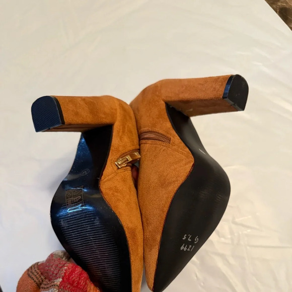 Unbranded Tan Booties Size 7.5 (38) - Picture 5 of 7